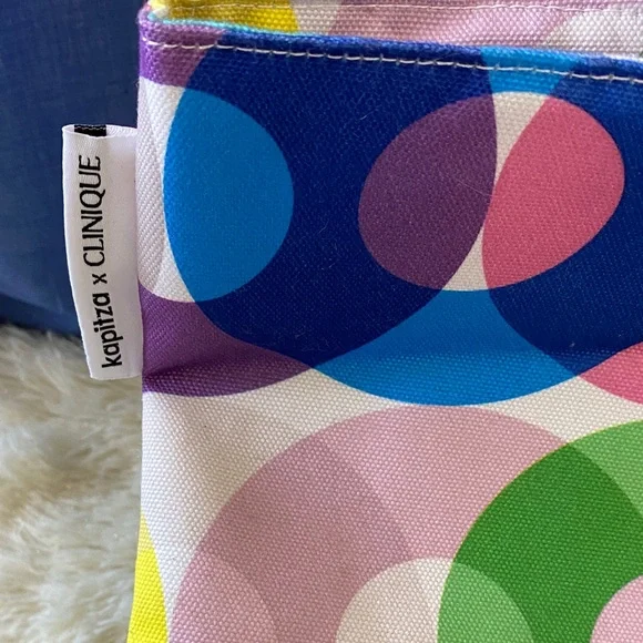 Clinique Colorful Circle Design Tote - Picture 2 of 3